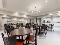 Super 8 by Wyndham New Orleans Hotels near Rome Park