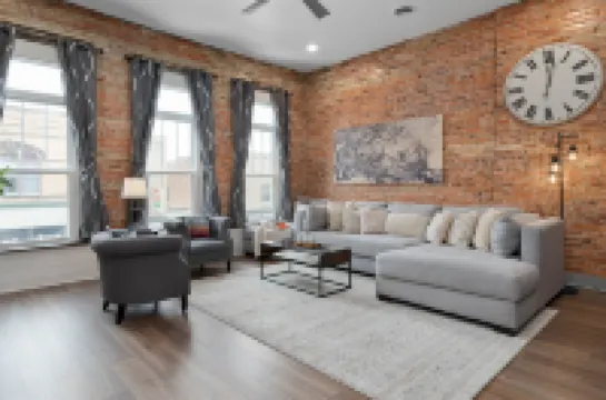 Historic Downtown Suite with Modern Amenities - Charming Unique Oasis