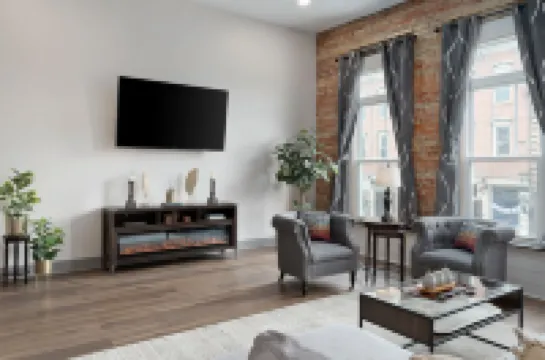 Historic Downtown Suite with Modern Amenities - Charming Unique Oasis