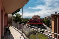 Santa Chiara Apartment by MyHomeInComo Hotels in Albese Con Cassano