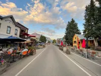 Modern 2BR on Mountain | Hot Tub | Walk to Resort Hotels in Crested Butte