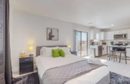 New Studio, Balcony w/views, Nexflix, Pool