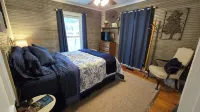 Charming Bungalow in Downtown Andrews I Explore-Shop-Eat