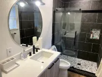 Beautiful 3-bedroom vacation Home in fabulous Leander, TX near the lake. Lake Travis附近的飯店