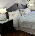 Cozy Cottage King Bed Fenced Pet Yard 5Min Walk to Old Roseville