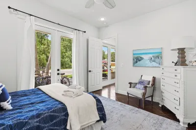 Beautiful 8-bedroom house Sleeps 24 in Santa Rosa Beach. Private Pool & Hot Tub