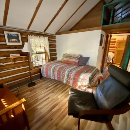 Crabapple Cabin-Secluded Cabin on the Banks of the Yellowstone River