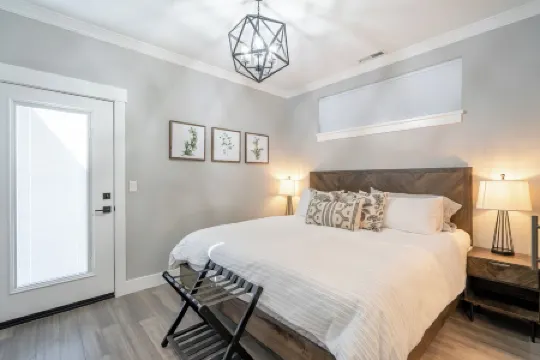 Charmer Downtown 3BR Home w Free Parking near UofO