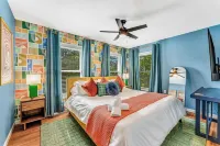 Pocono Dream House! Heated Pool, Fire Pit, Bowling, Mini Golf!