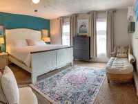 Lil' Ms. Clementine 2-Bedroom Home in Historic District with Golfcart Option 北安普敦縣酒店