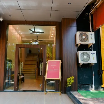 Malvan's Aishwarya Hotel