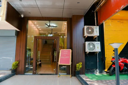 Malvan's Aishwarya Hotel Отели в г. Девбаг