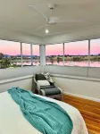 Prime Waterfront House/Breathtaking Water Views 5 min to Low Head Fairy Penguins