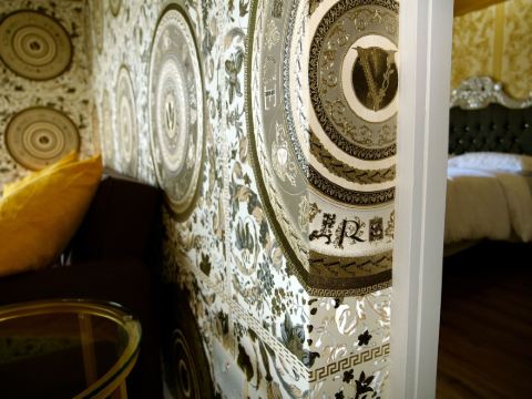 Ultra Deluxe Versace Apartment Near Sheffield