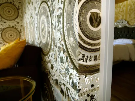 Ultra Deluxe Versace Apartment Near Sheffield Отели в г. Ромарш