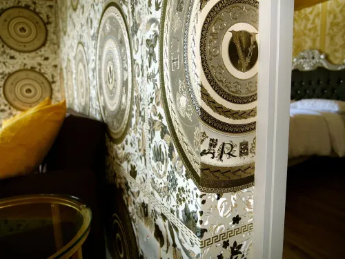 Ultra Deluxe Versace Apartment Near Sheffield Hotel di Mexborough