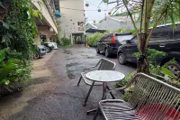 Pondok Sabaraya Haji Juanda Cikampek Purwakarta - parking