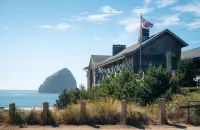 Headlands Coastal Lodge & Spa Hotels near Pacific City Beach