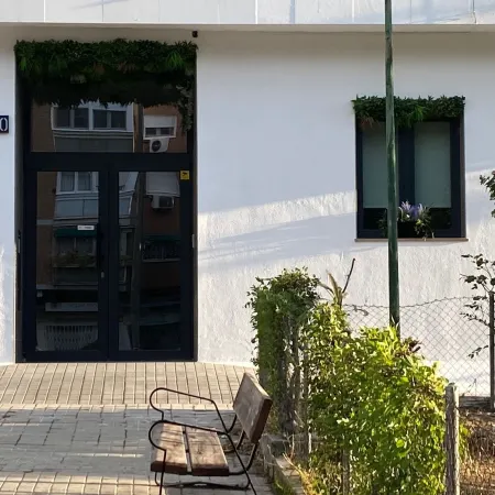Garden House Madrid Отели рядом с достопримечательностью «Станция Santa Eugenia »