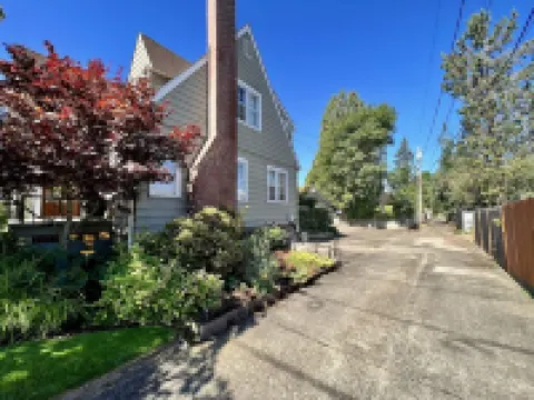 Spacious basement apt. Off-street parking, washer & dryer, kitchenette, sleeps 4