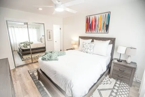 Charming 1-bedroom beach house in downtown Manhattan Beach steps from the sand 曼哈頓海灘住宿飯店