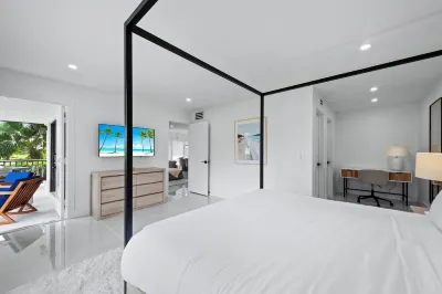 Brand New 2024 Home on PGA National Golf Course by Guaranteed Rental® Hotel in zona Karen T. Marcus Sandhill Crane Access Park