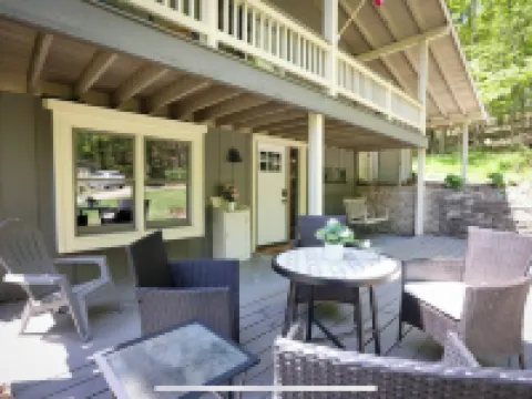 Peaceful, relaxing, family friendly, fully updated 3-bedroom house in Bellville Hotels in Bellville