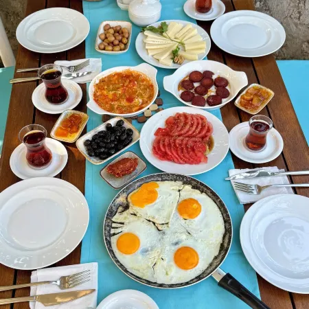 Assos Mia Konaklama ve Restaurant