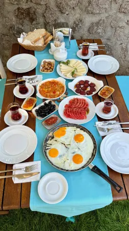 Assos Mia Konaklama ve Restaurant Отели рядом с достопримечательностью «Behramkale»