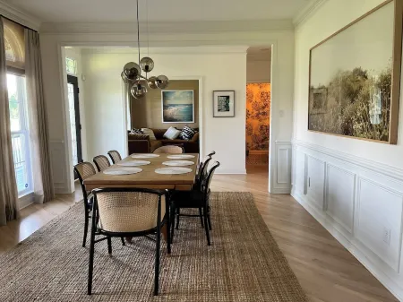 Comfortable, bright home with heated pool/spa, large deck, and yard. Отели рядом с достопримечательностью «Cape May Lighthouse»