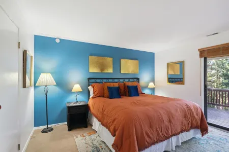 "Modern" Zephyr, 3 mins to beach, 7 mins to Heavenly, Casinos