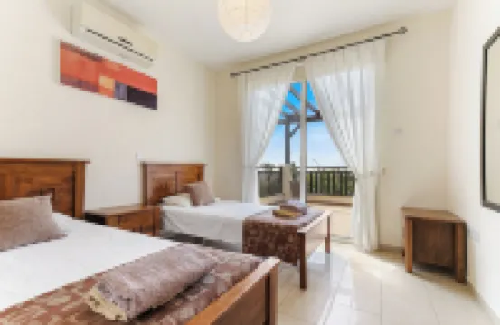 Coral Bay Villa - Sleeps 6 - Pool - Parking Hotel a 