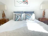 Mar a Vista: Cozy Coastal Cottage with Modern Amenities Hotels near Bowling Ball Beach