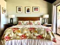 Hawaiian Paradise Getaway. Walk to the beach