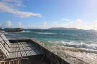 Sapphire Beach Houseboat Sleeps 6