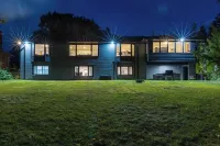 Luxury 5-Bed London Retreat: Heated Pool, Hot Tub & Sauna!! - Ultimate Comfort! Hotels near Marshalls