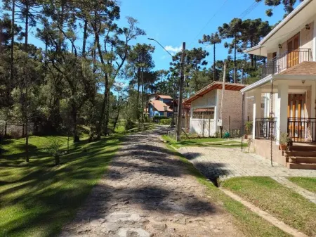WONDERFUL house in gated community with 4 suites Отели рядом с достопримечательностью «Escola Mineira de Falcoaria»
