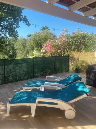 Ground-floor villa, 70 m2, 1 min from the beach, sea view, close to shops Отели в г. Пьетроселла