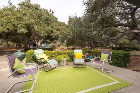 Secluded wine country retreat,  full kitchen