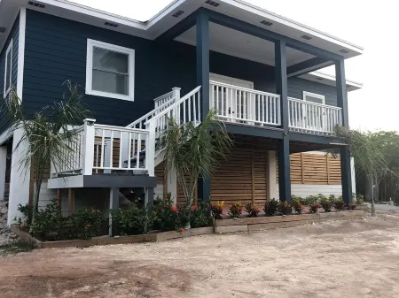 Sky View Villa by Chef khristont Отели в г. Moore Hill