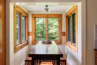 Charming 3Br 2ba Home, One Block from Downtown