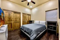 Tuscan Villa Outdoor Living, Jacuzzi & Gym โรงแรมใน
