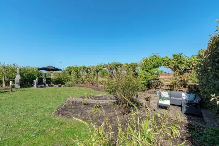 Villa w Electric Charging & Parking