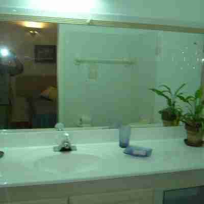Quality ground floor apartment, platinum west coast, Holetown, Barbados Rooms