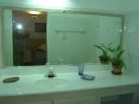 Quality ground floor apartment, platinum west coast, Holetown, Barbados Отели в г. 