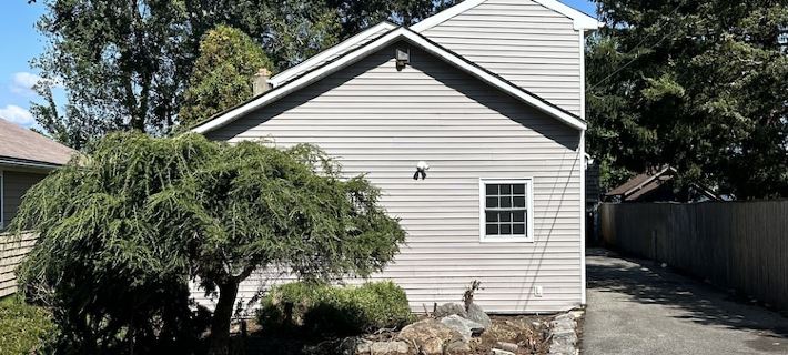 Renovated Water front home near the highway. Access to Lake&beach available Hotels in Kent County