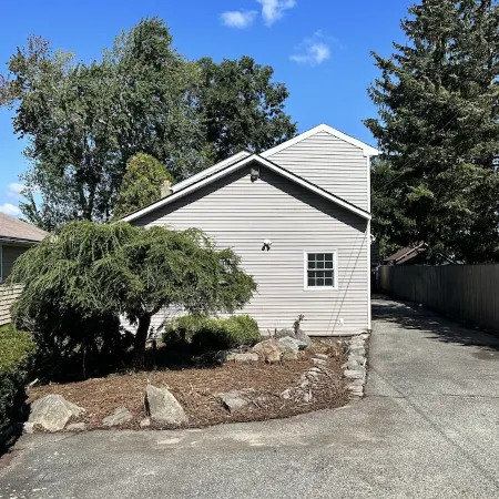 Renovated Water front home near the highway. Access to Lake&beach available