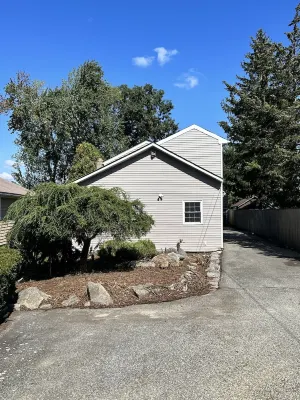 Renovated Water front home near the highway. Access to Lake&beach available