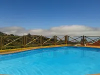 charming house in the middle of nature with pool .Ideal couples. Hotels in Comarca Norte