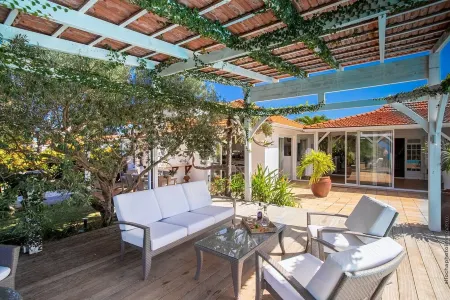 Spacieuse Villa de Luxe de 5 Chambres Avec Piscine Privée et vue mer Отели в г. Ле Франсуа